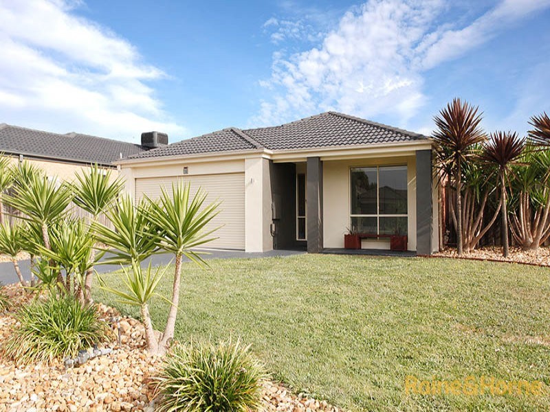 29 Phoenix Avenue, Cranbourne VIC 3977