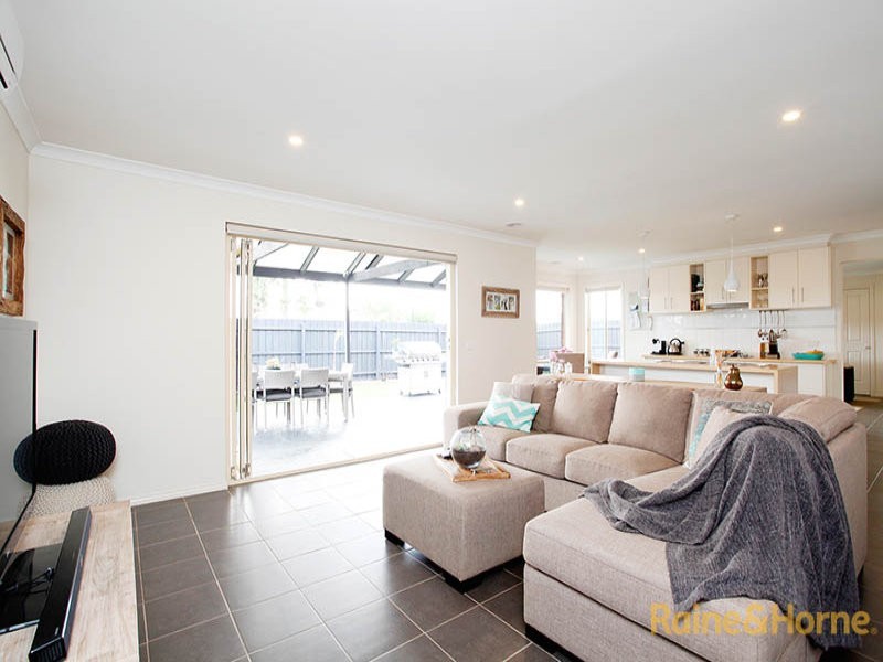 29 Phoenix Avenue, Cranbourne VIC 3977