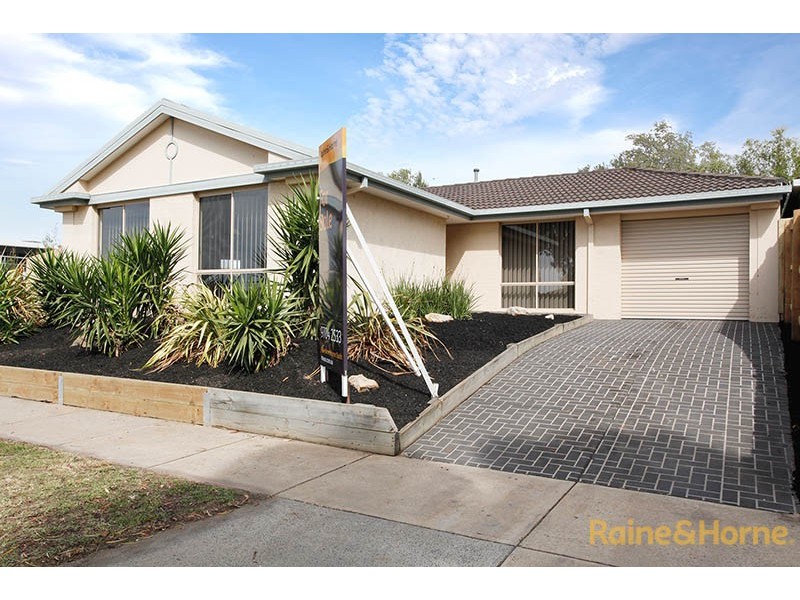 68 Amberly Park Drive, Narre Warren South VIC 3805