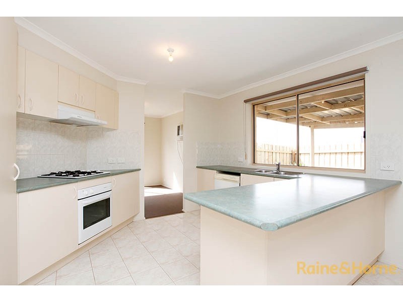 68 Amberly Park Drive, Narre Warren South VIC 3805