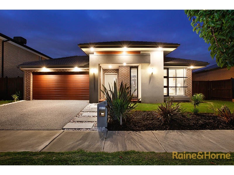 13 Serene Way, Clyde North VIC 3978