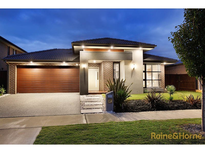 13 Serene Way, Clyde North VIC 3978