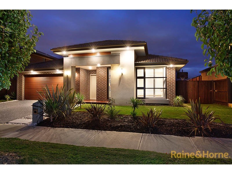 13 Serene Way, Clyde North VIC 3978