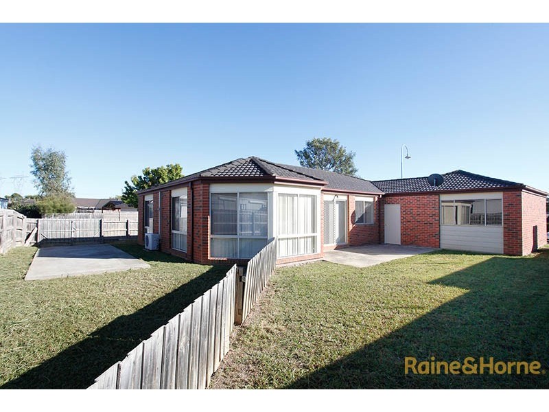 1 Edgewood Close, Narre Warren South VIC 3805