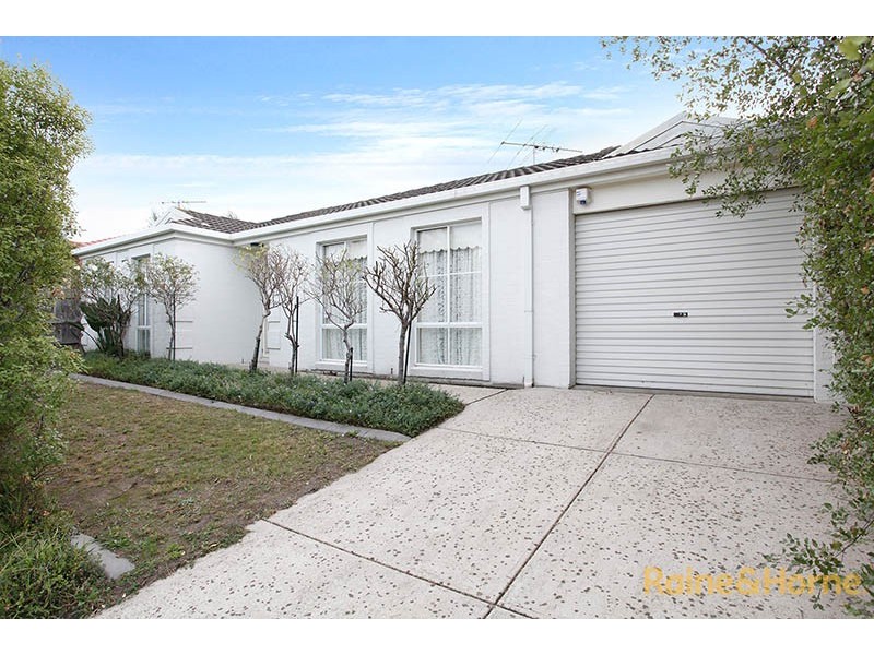 70 Amberly Park Drive, Narre Warren South VIC 3805