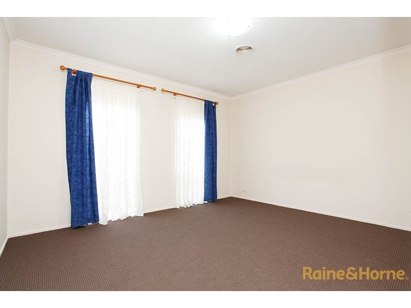 70 Amberly Park Drive, Narre Warren South VIC 3805