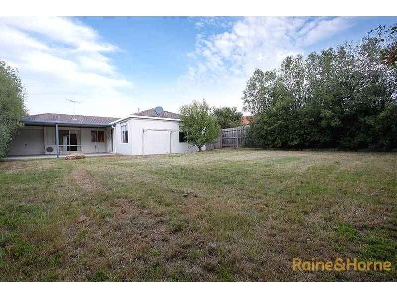 70 Amberly Park Drive, Narre Warren South VIC 3805