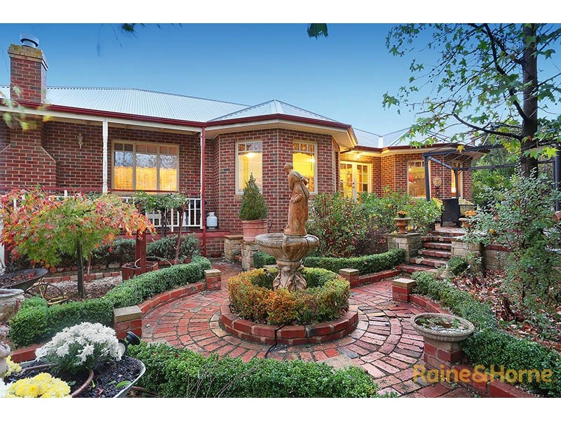 71 Berwick Springs Promenade, Narre Warren South VIC 3805