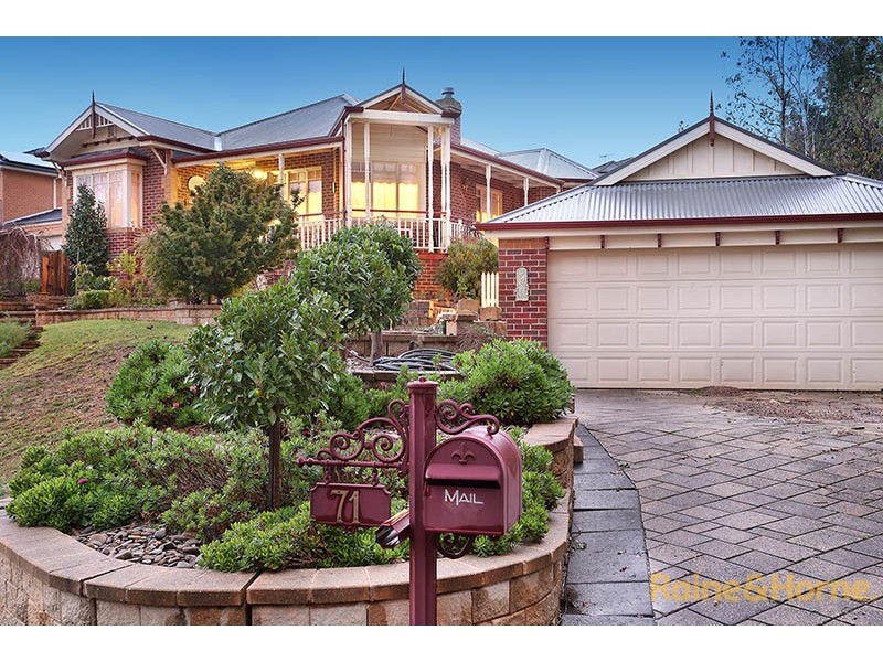 71 Berwick Springs Promenade, Narre Warren South VIC 3805