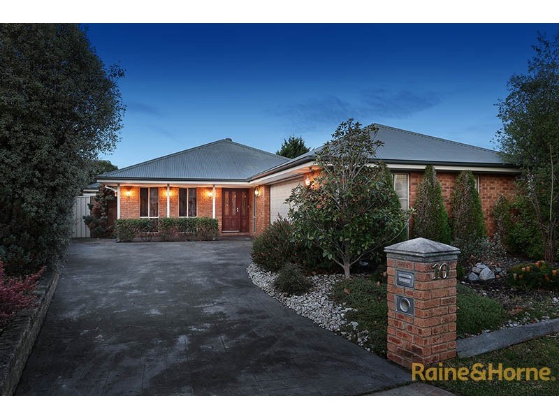 10 Pendle Close, Narre Warren South VIC 3805