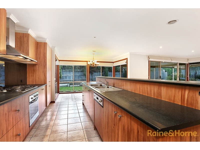 10 Pendle Close, Narre Warren South VIC 3805