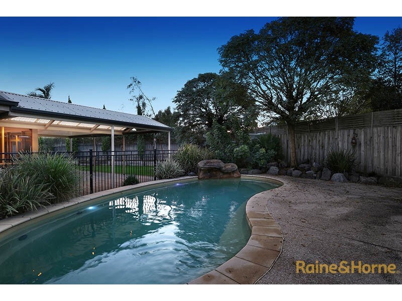 10 Pendle Close, Narre Warren South VIC 3805