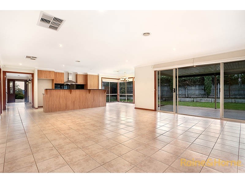 10 Pendle Close, Narre Warren South VIC 3805