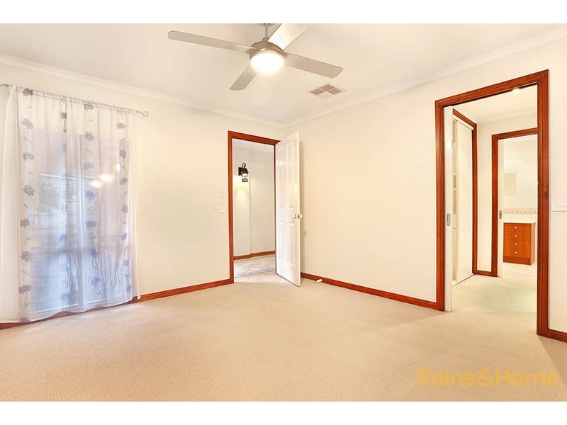 10 Pendle Close, Narre Warren South VIC 3805