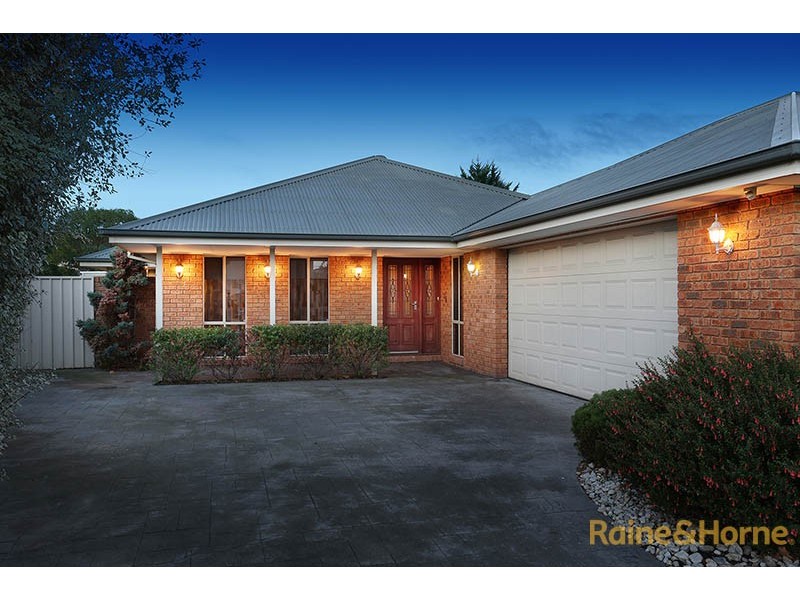 10 Pendle Close, Narre Warren South VIC 3805