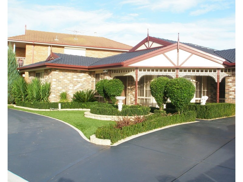 8 Forrester Walk, Narre Warren South VIC 3805