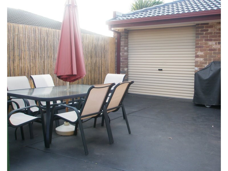 8 Forrester Walk, Narre Warren South VIC 3805