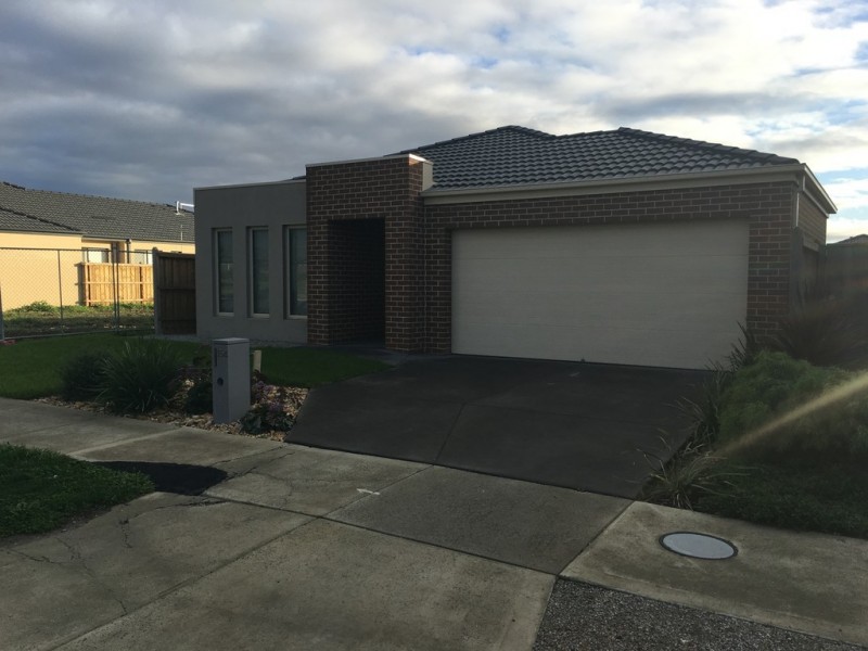 154 Alisma Boulevard, Cranbourne North VIC 3977