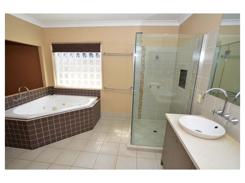 10 Hillside Court, Joyner QLD 4500