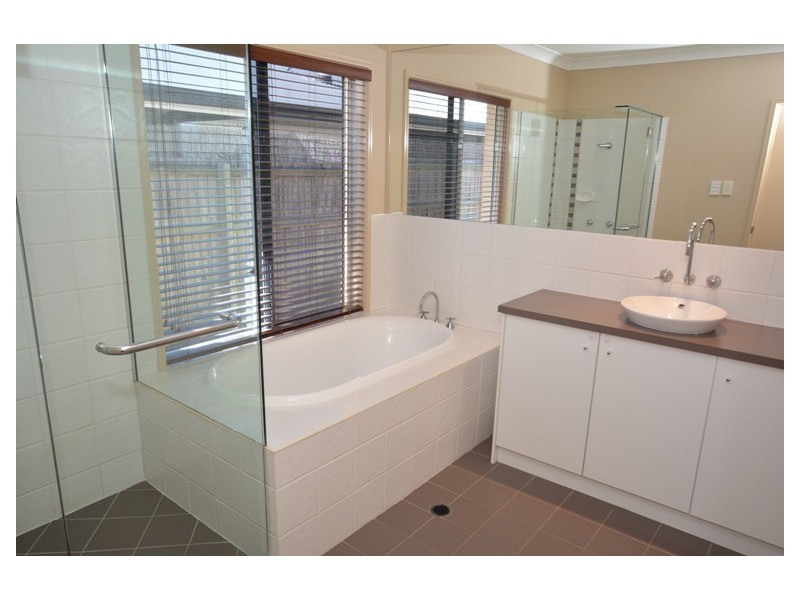 10 Hillside Court, Joyner QLD 4500