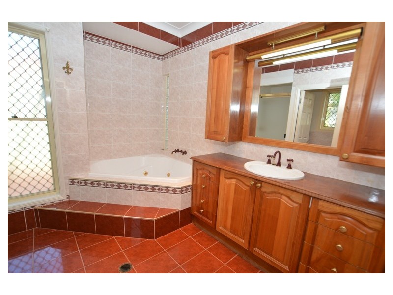 3 Sarandon Close, Mcdowall QLD 4053