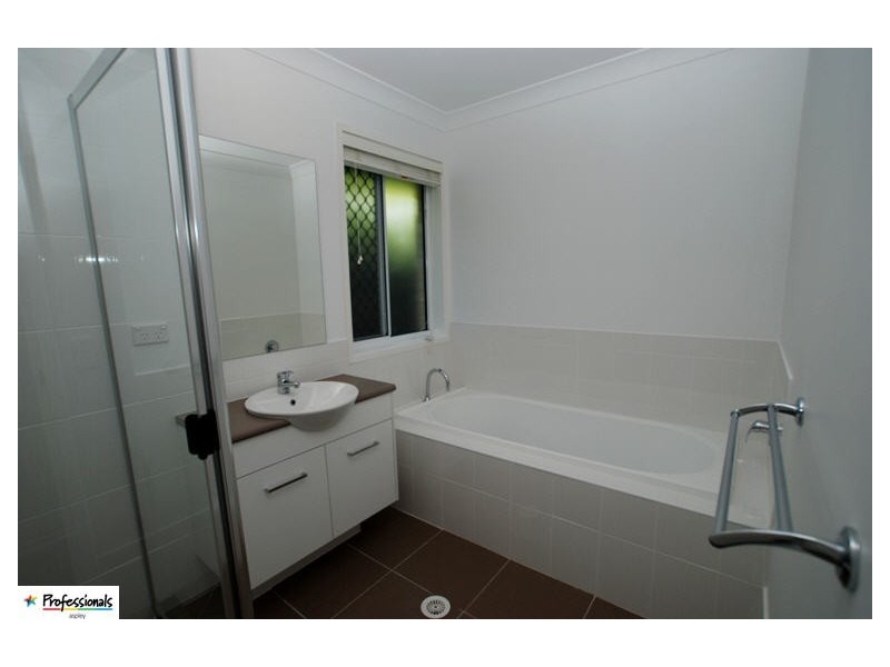 99 Cowie Road, Carseldine QLD 4034