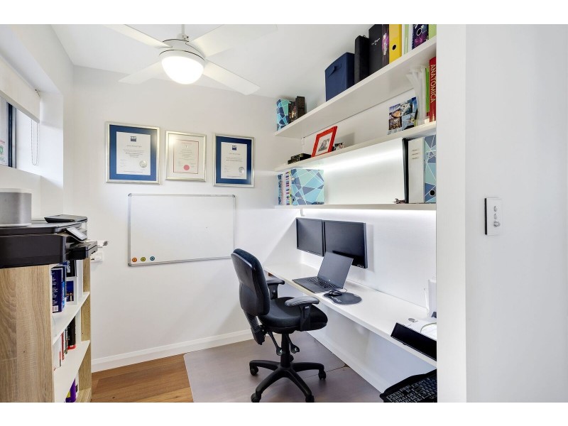 17 MONTEREY KEYS DRIVE, Helensvale QLD 4212