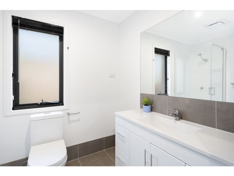 17 MONTEREY KEYS DRIVE, Helensvale QLD 4212