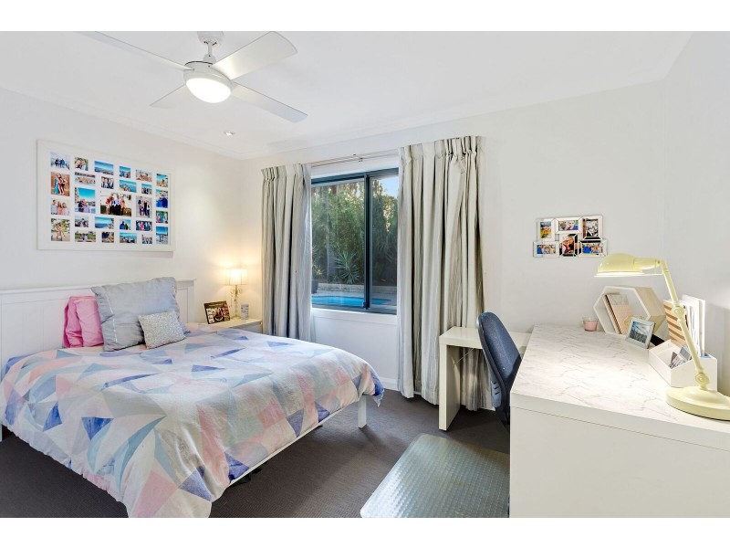 17 MONTEREY KEYS DRIVE, Helensvale QLD 4212