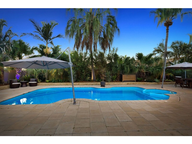 17 MONTEREY KEYS DRIVE, Helensvale QLD 4212