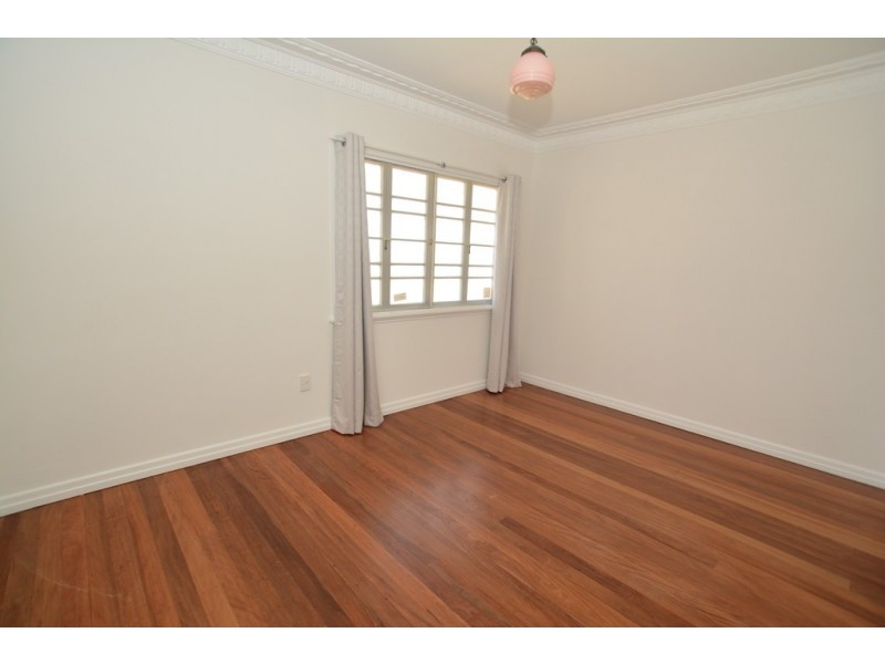 10 Henry Street, Chermside QLD 4032