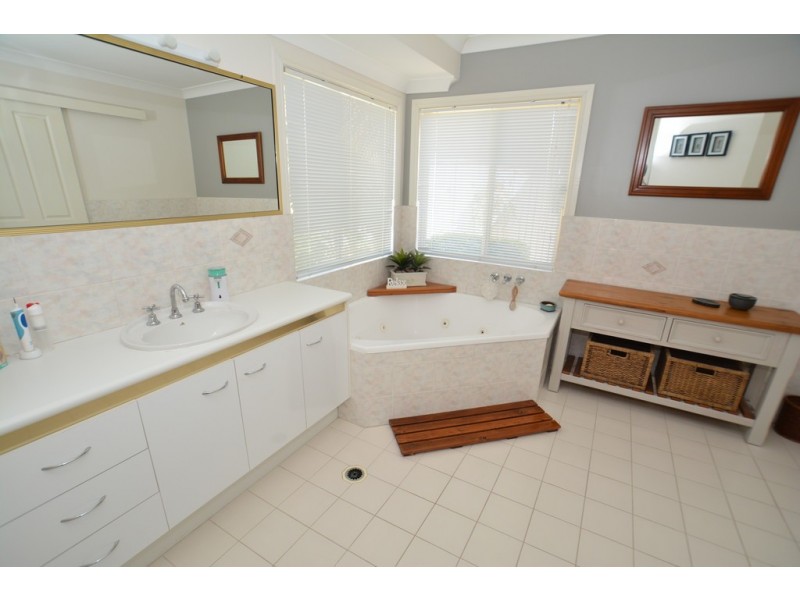 9 Kensington Place, Bridgeman Downs QLD 4035