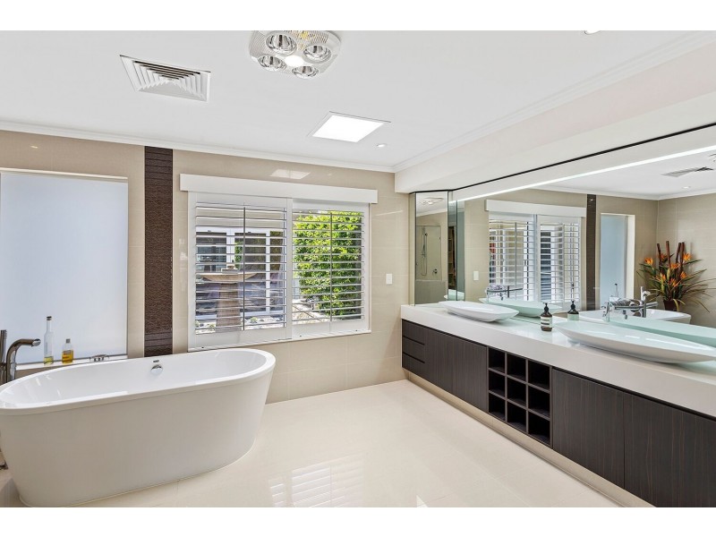 7302 BAYSIDE CLOSE, Sanctuary Cove QLD 4212