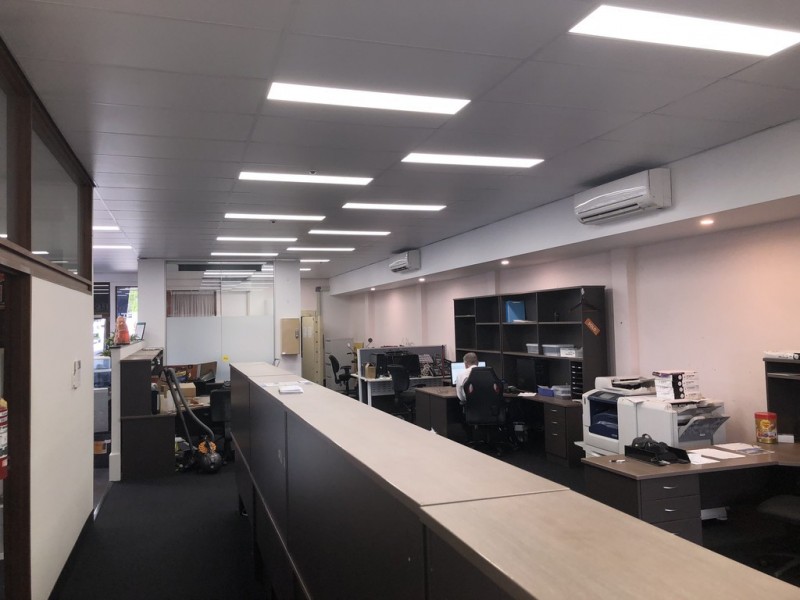 956 LOGAN RD, Holland Park West QLD 4121