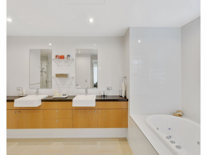 5231 BAYHILL TERRACE, Sanctuary Cove QLD 4212