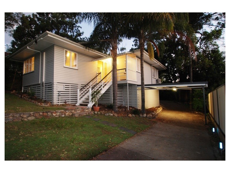 318  Kitchener Road, Stafford Heights QLD 4053