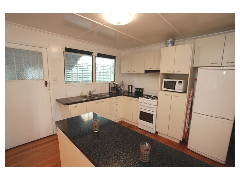 318  Kitchener Road, Stafford Heights QLD 4053