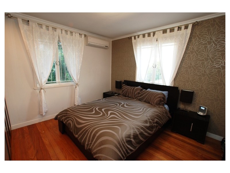 318  Kitchener Road, Stafford Heights QLD 4053