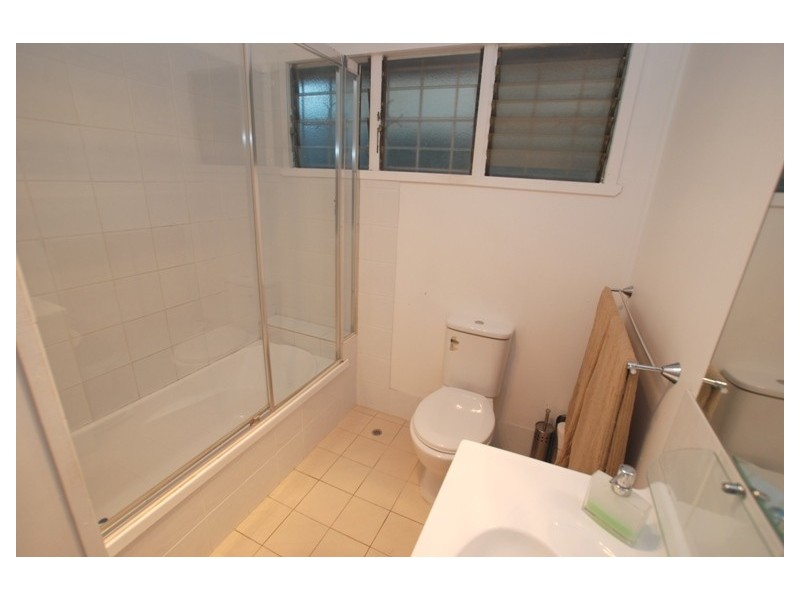 318  Kitchener Road, Stafford Heights QLD 4053