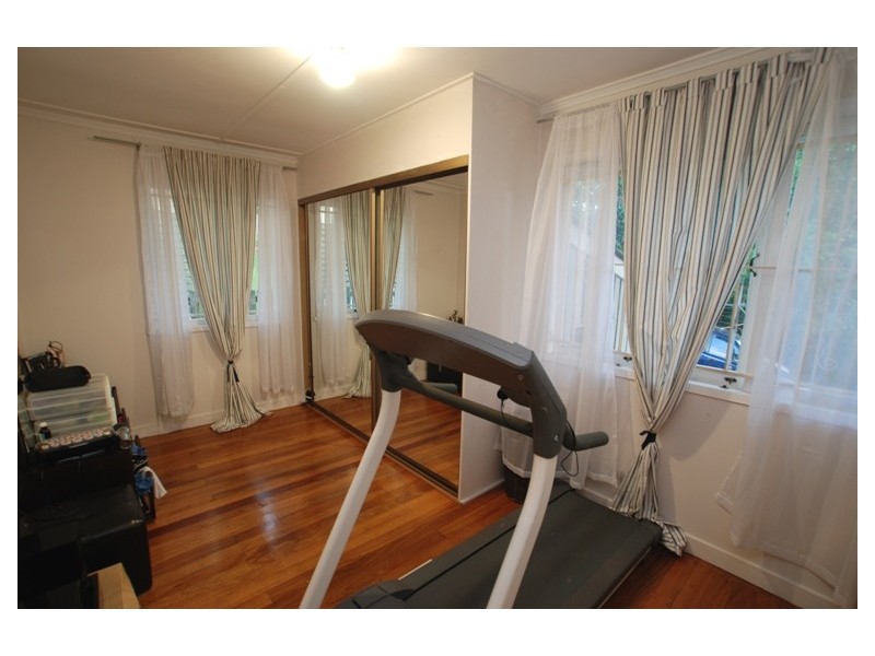 318  Kitchener Road, Stafford Heights QLD 4053