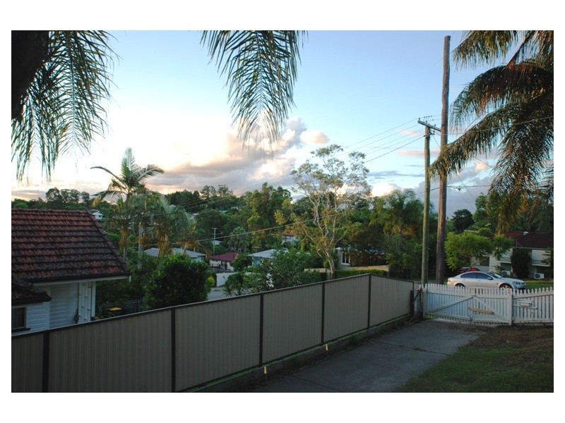 318  Kitchener Road, Stafford Heights QLD 4053