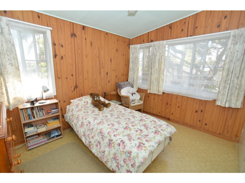 22 Kate Street, Woody Point QLD 4019