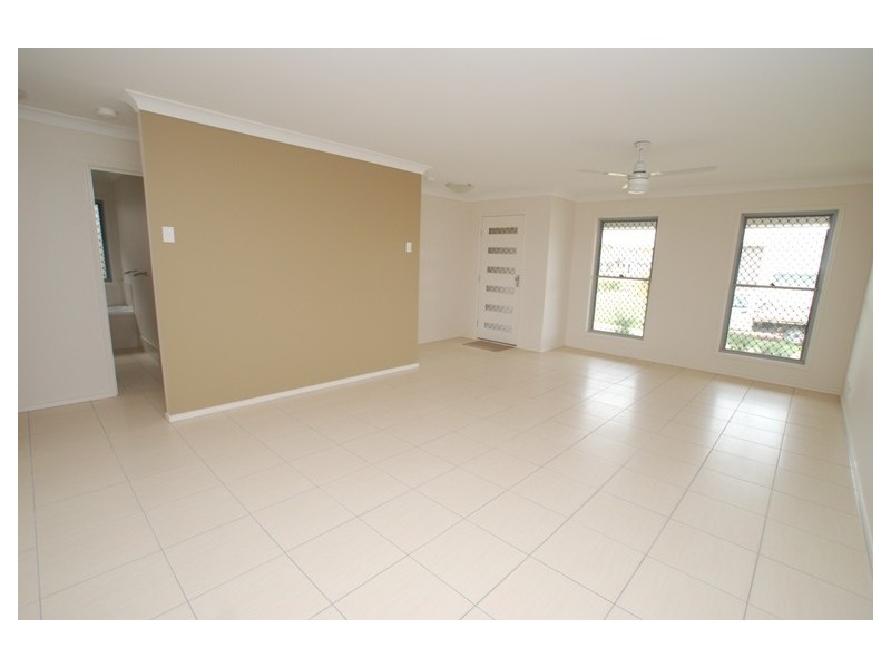1/8 Endeavour Close, Fitzgibbon QLD 4018