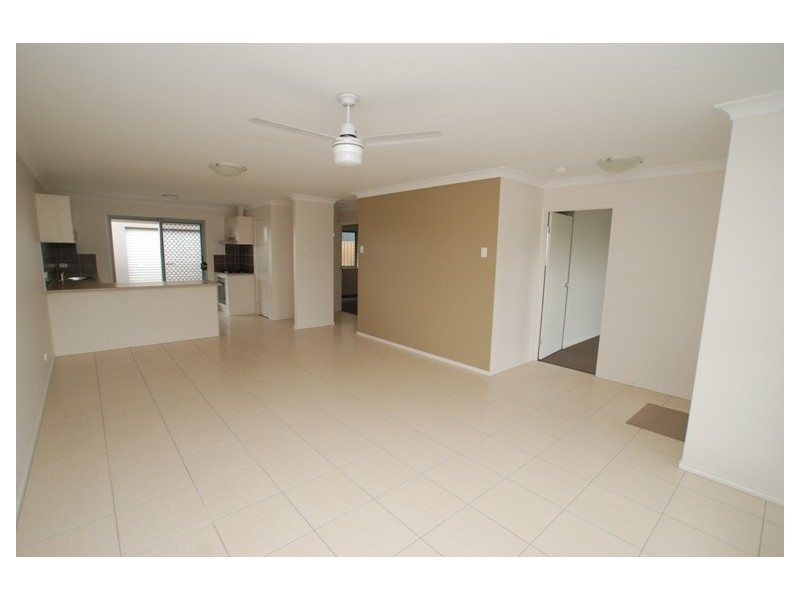 1/8 Endeavour Close, Fitzgibbon QLD 4018