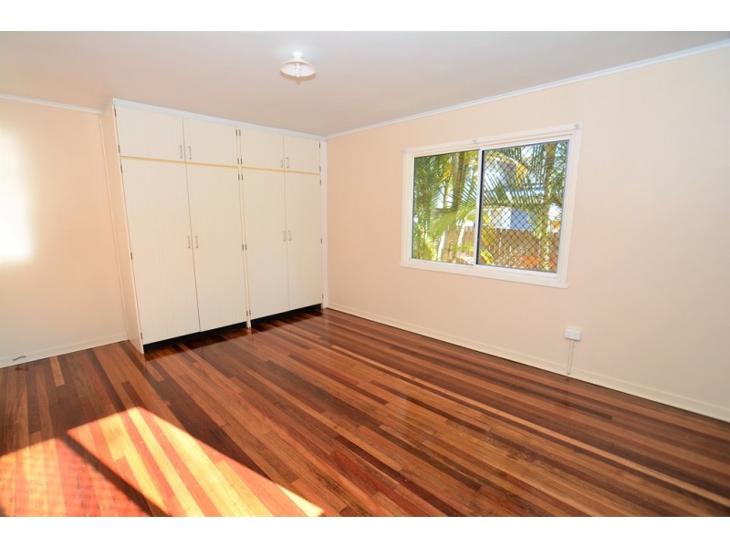 31 Chuter Street, Stafford Heights QLD 4053