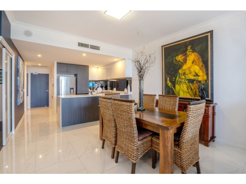 3704 / 5 HARBOURSIDE COURT, Biggera Waters QLD 4216