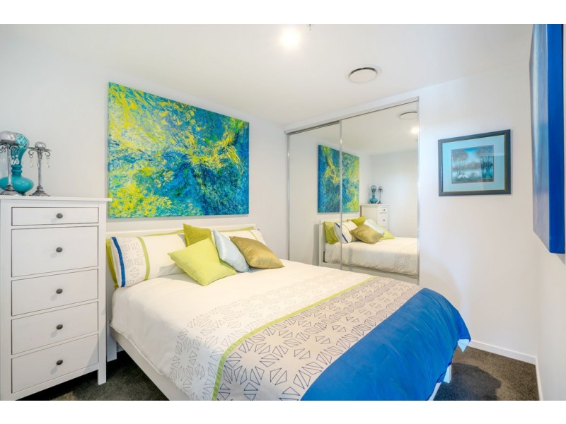 3704 / 5 HARBOURSIDE COURT, Biggera Waters QLD 4216