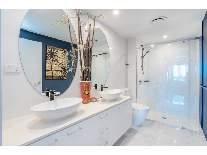 3704 / 5 HARBOURSIDE COURT, Biggera Waters QLD 4216