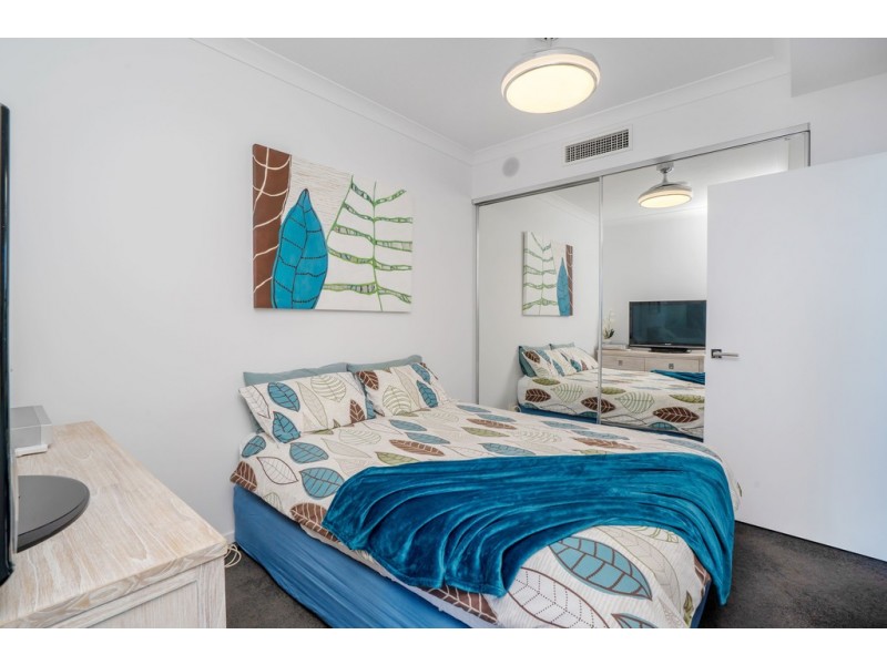 3704 / 5 HARBOURSIDE COURT, Biggera Waters QLD 4216