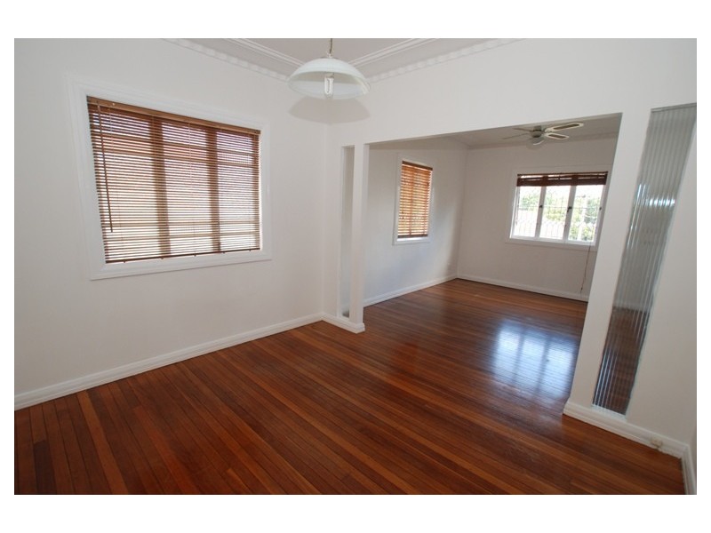 27 Vale Street, Wavell Heights QLD 4012